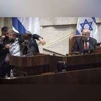 בן־גביר מורד בכוח מדוכן המליאה, | מסך ערוץ הכנסת