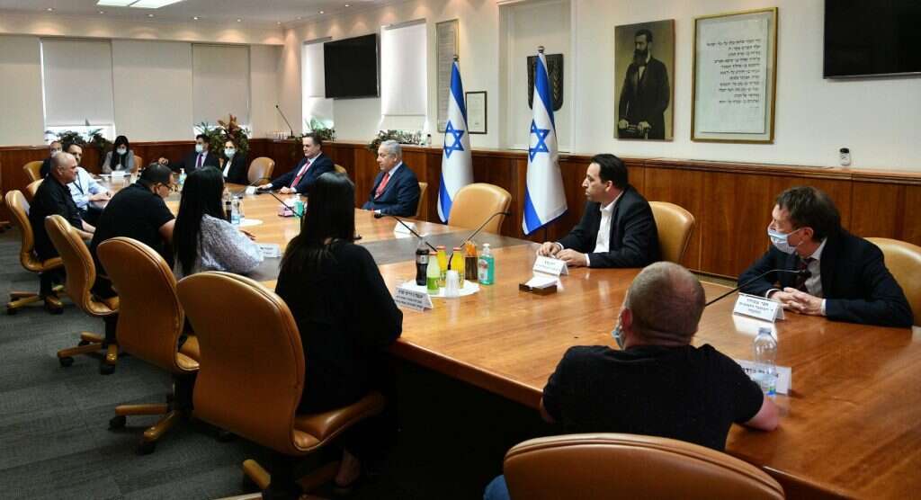 פרץ (מימין) עם נתניהו בלשכת רה"מ, יוני 2020. | עומר מירון, לע"מ