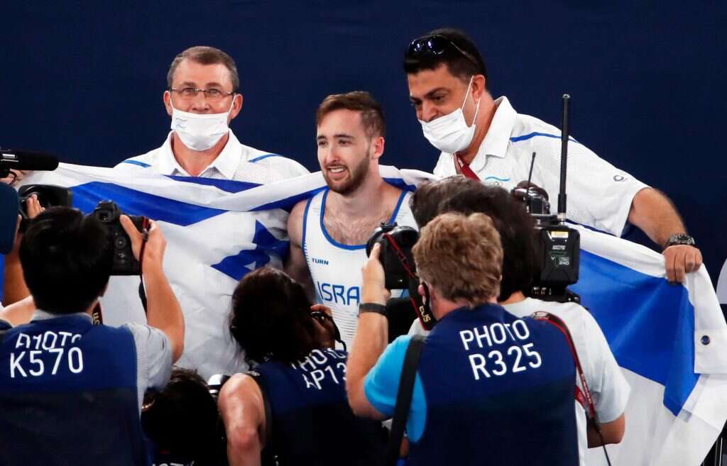 דולגופיאט לאחר הזכייה. | EPA