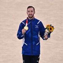 דולגופיאט לאחר הזכייה במדליית זהב אולימפית. | AFP