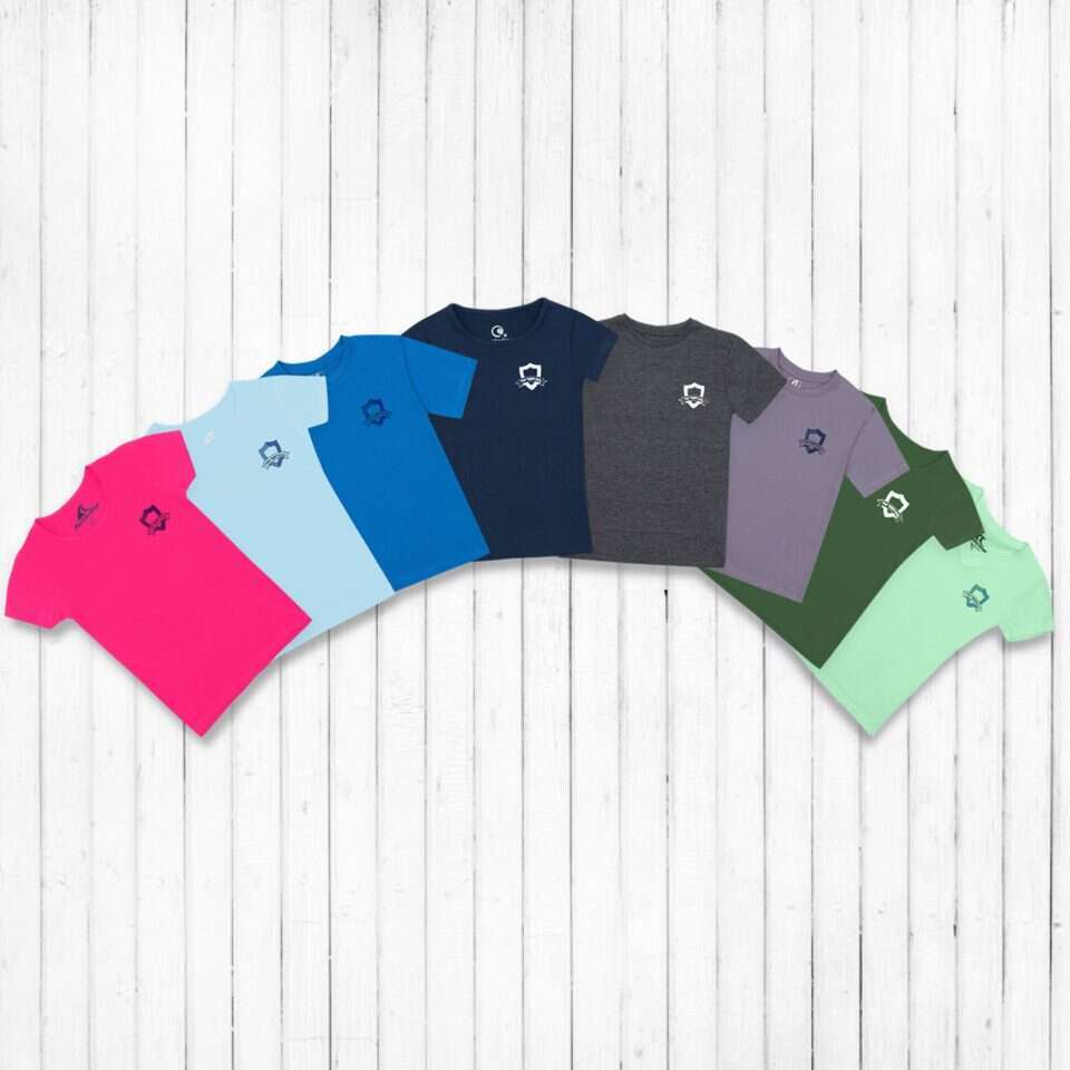 חולצות בית ספר 8 ב-100 במקס סטוק | יחצ מקסטוק