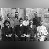 ועד הלשון שהקים אליעזר בן־יהודה  (יושב ראשון מימין), ירושלים תרע"ב . | ספריית ווידנר, קיימברידג'