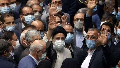 נשיא איראן החדש, אברהים ראיסי בהשבעה. | EPA נשיא איראן החדש, אברהים ראיסי בהשבעה. | EPA