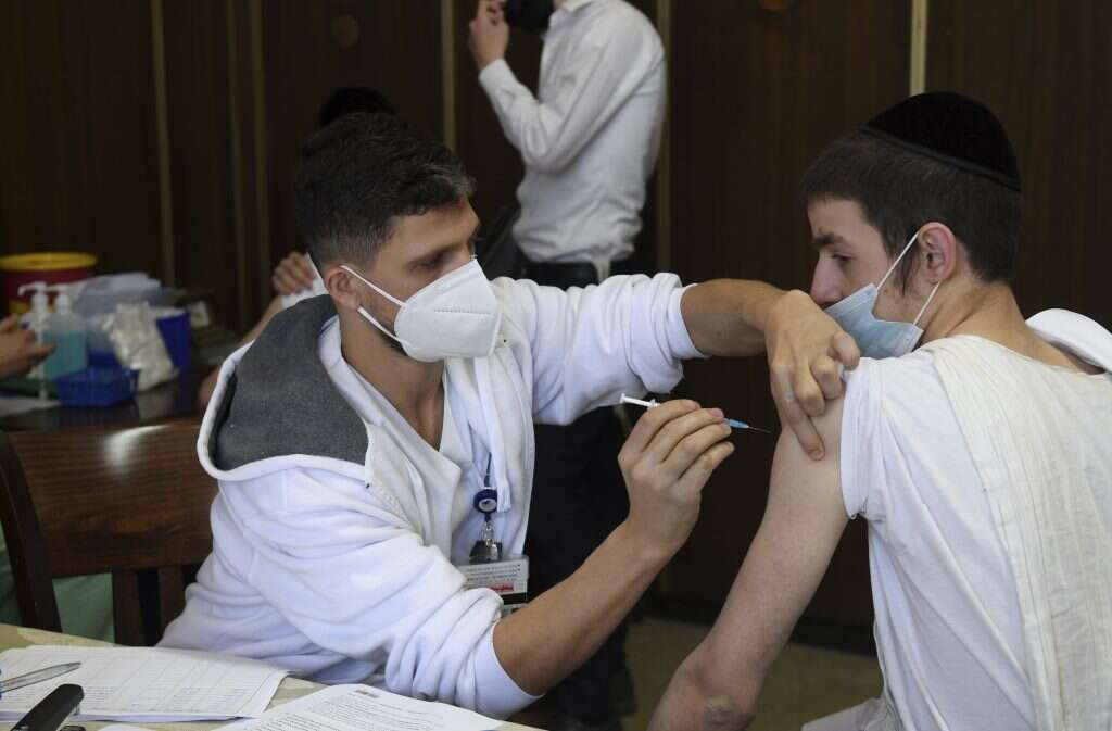 מבצע התחסנות בישיבת פוניבז' בבני ברק בפברואר השנה. | יוסי זליגר