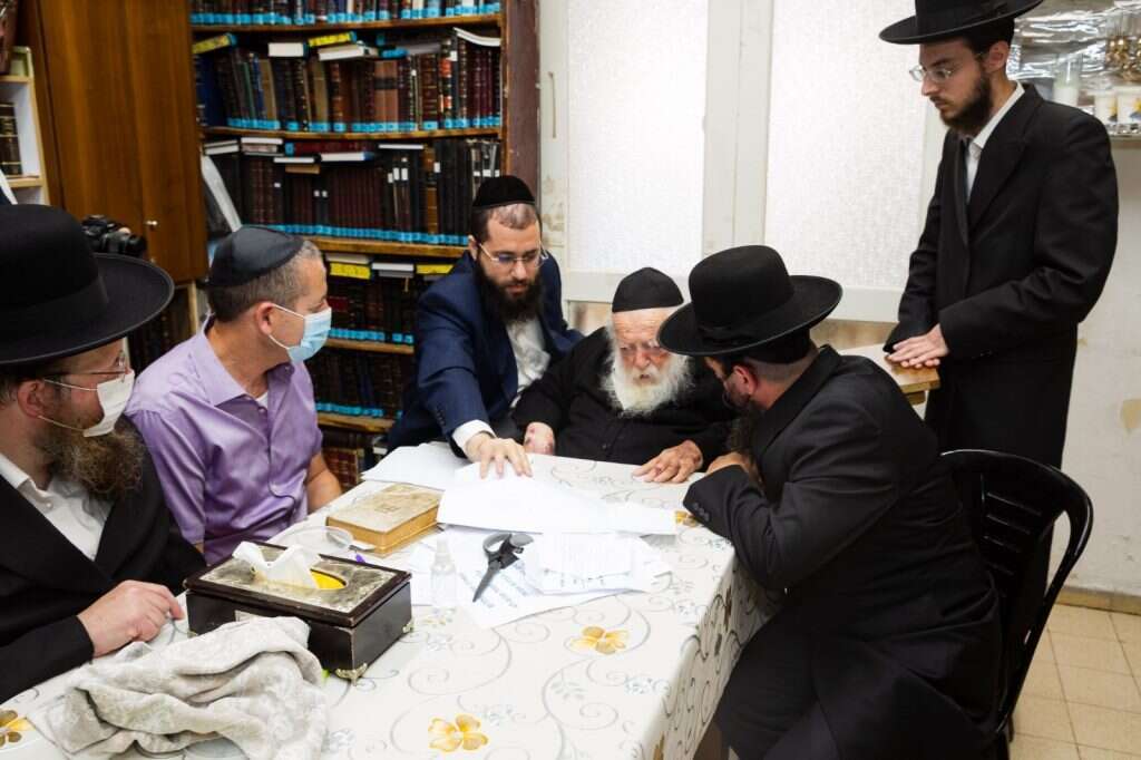 הרב חיים קנייבסקי עם בכירי מערכת | שוקי לרר הרב חיים קנייבסקי עם בכירי מערכת | שוקי לרר