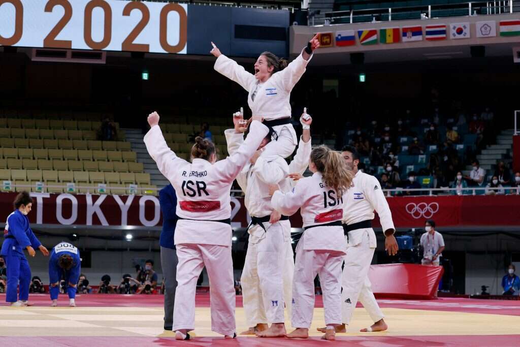 נבחרת הג'ודו חוגגת ניצחון. | AFP