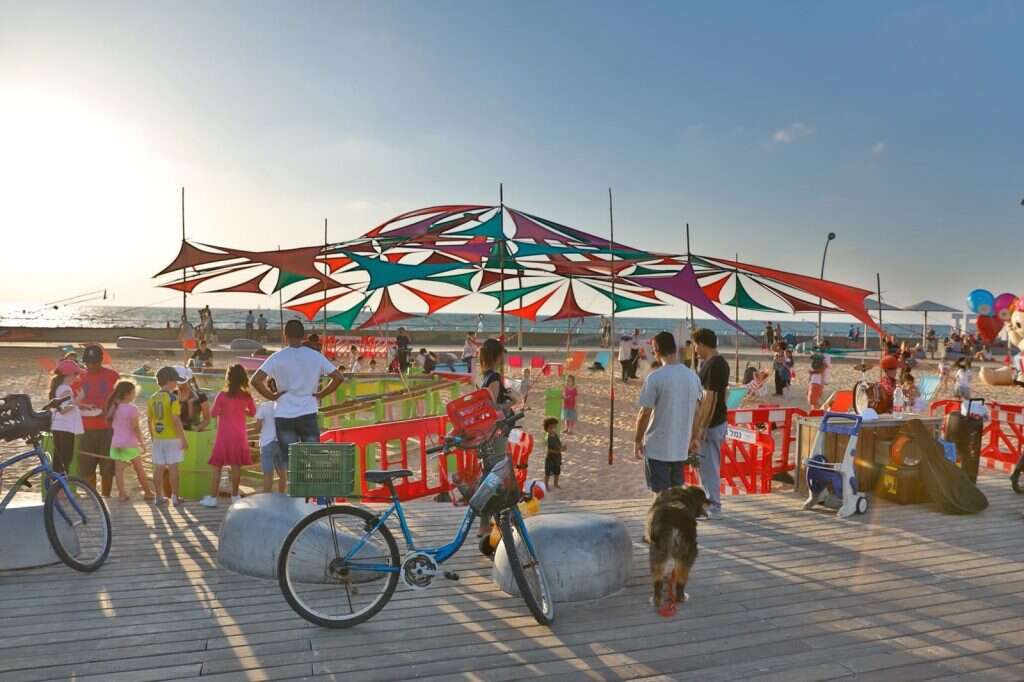 נמלצ'יק בארגז החול, נמל תל אביב. | גיא יחיאלי