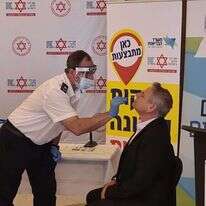 השר הורביץ בבדיקה מהירה במתחם מד"א. | דוברות מד"א