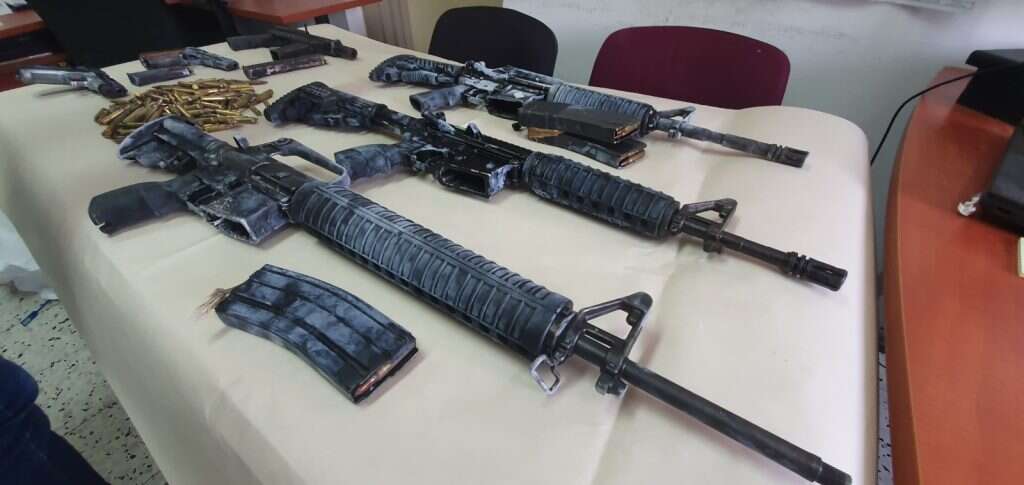 הנשק שנתפס לאחר פעילות המשטרה. | דוברות המשטרה