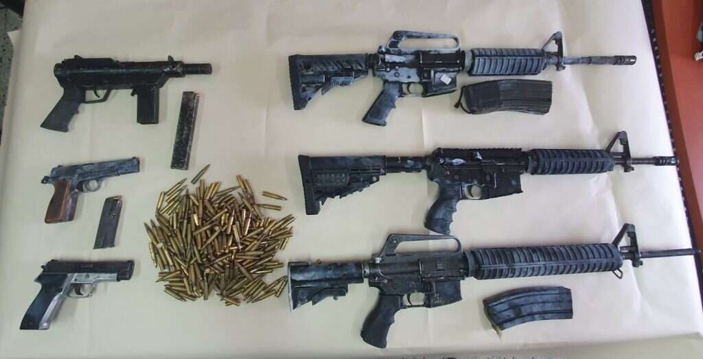 הנשק שנתפס לאחר פעילות המשטרה. | דוברות המשטרה