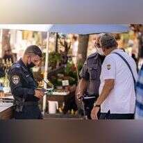 שוטרים אוכפים את תקנות הקורונה, בסוף השבוע בירושלים. | יונתן זינדל, פלאש 90