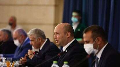 ישיבת ממשלה. | EPA