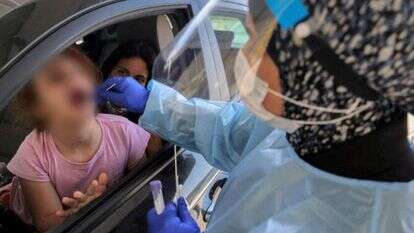 בדיקת קורונה במתחם דרייב-אין בירושלים, בסוף חודש יולי. | AFP