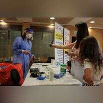 עמדת בדיקות קורונה של מד"א בירושלים. | AFP