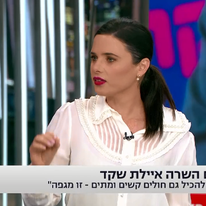 השרה שקד באולפן חדשות 13. | מסך מתוך חדשות 13