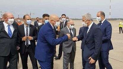 לפיד בשדה התעופה המרוקו עם השגריר גוברין. | אסף גבור