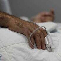 חולה קורונה מונשם בבית חולים זיו. | EPA