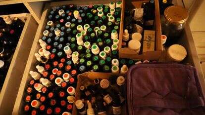 שמנים אתריים ותמציות צמחים ורכיבי טבע לבשמים. | יעל (פרוינד) אברהם.