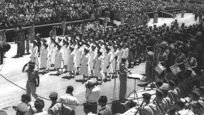 הוקרה חלקית. אחיות במצעד יום העצמאות ברמלה, 1954. | טדי בראונר - לע"מ הוקרה חלקית. אחיות במצעד יום העצמאות ברמלה, 1954. | טדי בראונר - לע"מ