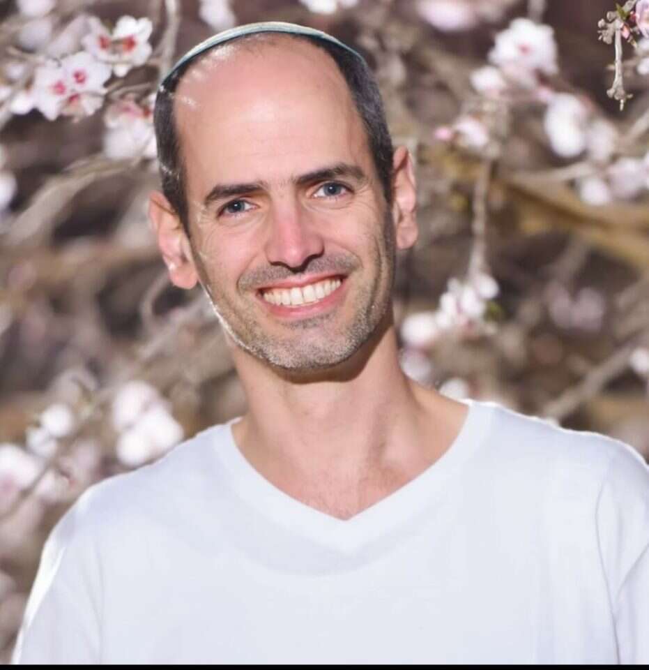 שמואל בזק . | מאים אמיתי