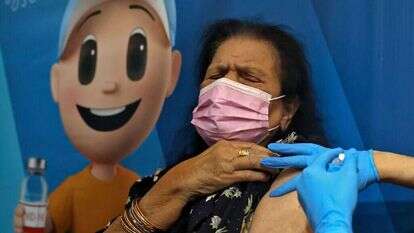 מתחסנים נגד הקורונה. | AFP