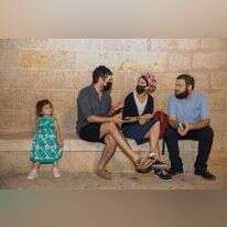 אריאל ודבורה. | יוסי אלוני