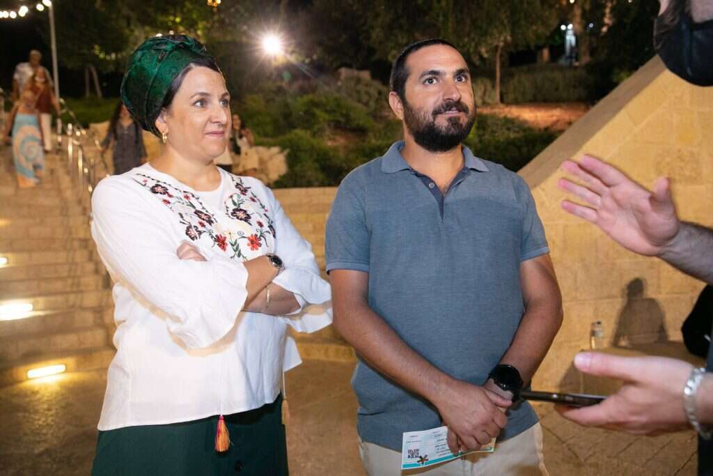 שחר ונעמה. | יוסי אלוני