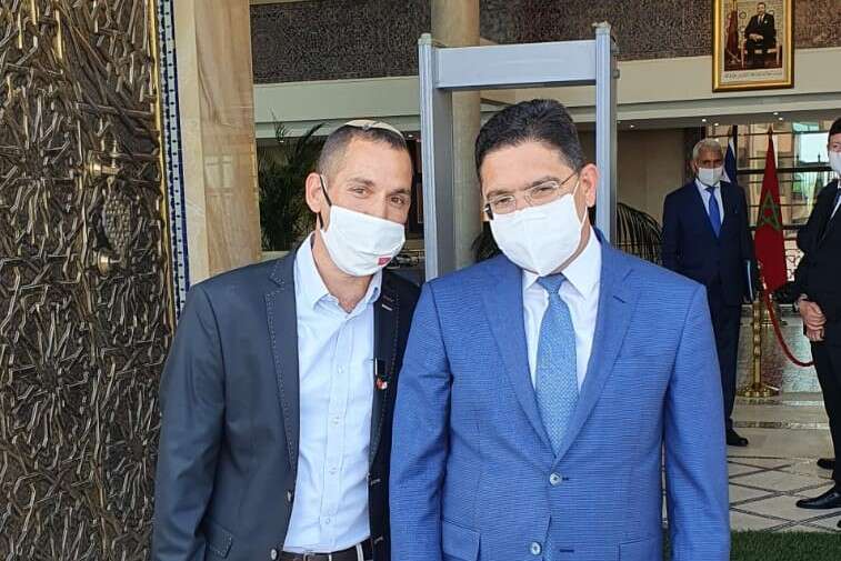 שר החוץ המרוקני נאסר בוריטה (מימין) עם כתבנו