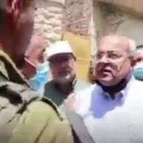 ח"כ אחמד טיבי וחייל גולני בחברון. | מסך מתוך הסרטון