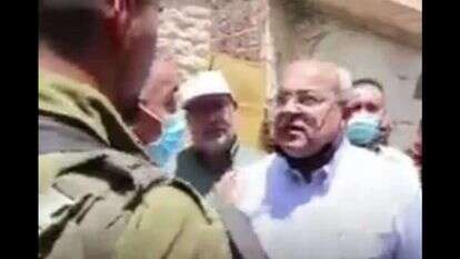 ח"כ אחמד טיבי וחייל גולני בחברון. | מסך מתוך הסרטון