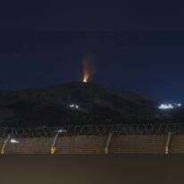 אתר שהותקף בסוריה עולה באש, ארכיון. | EPA אתר שהותקף בסוריה עולה באש, ארכיון. | EPA