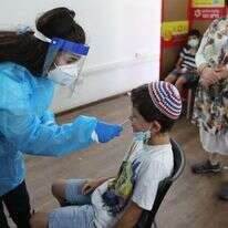 בדיקות קורונה לילדים. | EPA