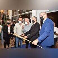 מימין לשמאל: מאור בנזינו מנכ"ל היכל התרבות, שמעון לנקרי ראש עיריית עכו, בני דרייפוס מנכ"ל הפיס ויניב אשור מנכ"ל עיריית עכו. | אבי זהר