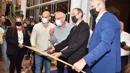 מימין לשמאל: מאור בנזינו מנכ"ל היכל התרבות, שמעון לנקרי ראש עיריית עכו, בני דרייפוס מנכ"ל הפיס ויניב אשור מנכ"ל עיריית עכו. | אבי זהר