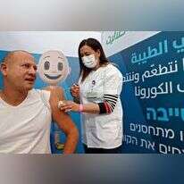 מתחסן במרכז חיסונים בטייבה. למצולמים אין קשר לכתבה. | AFP