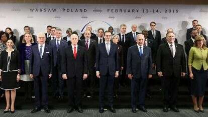 מימין: מייק פומפאו, בנימין נתניהו, ראש ממשלת פולין מטאוש מורבייצקי ומייק פנס ב"ועידת ורשה", פברואר 2019. | EPA מימין: מייק פומפאו, בנימין נתניהו, ראש ממשלת פולין מטאוש מורבייצקי ומייק פנס ב"ועידת ורשה", פברואר 2019. | EPA