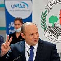 בנט בביקור בטייבה, במסע לעידוד התחסנות במגזר הערבי. | AFP