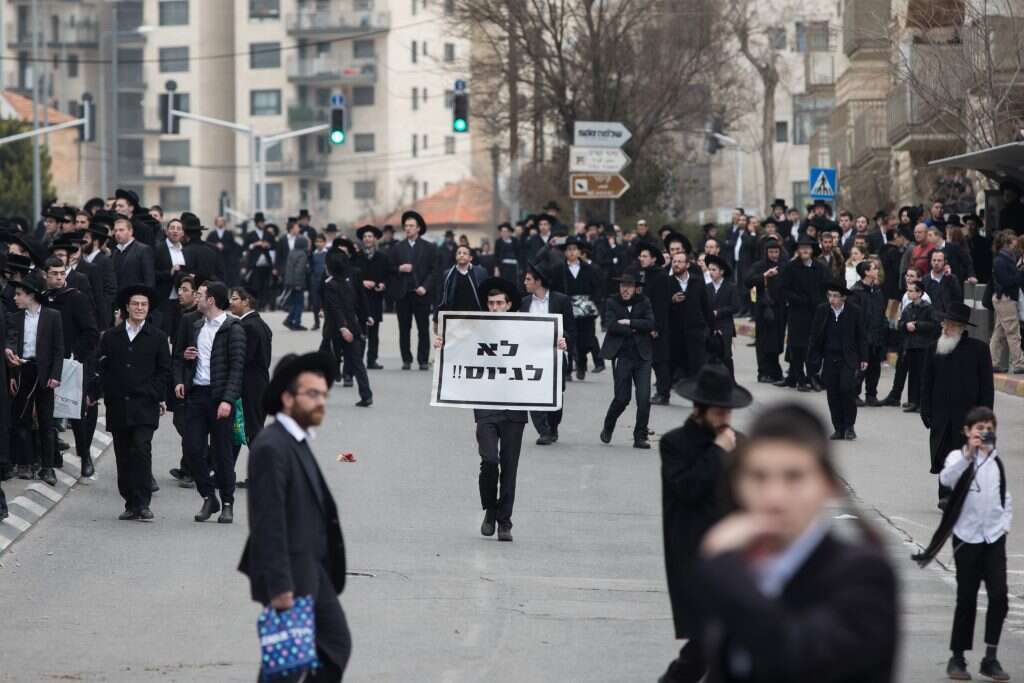 חרדים מפגינים נגד גיוס לצה"ל. נועם ריבקין פנטון - פלאש 90