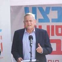 השר הורוביץ בהשקת מבצע "חיסונים עד הבית" השר הורוביץ בהשקת מבצע "חיסונים עד הבית"