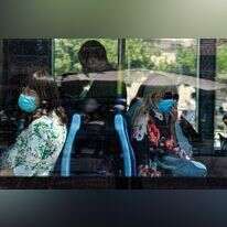 נוסעות עוטות מסכה באוטובוס ירושלמי. | AFP