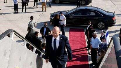 נפתלי בנט בדרכו לוושינגטון. | אבי אוחיון, לע"מ