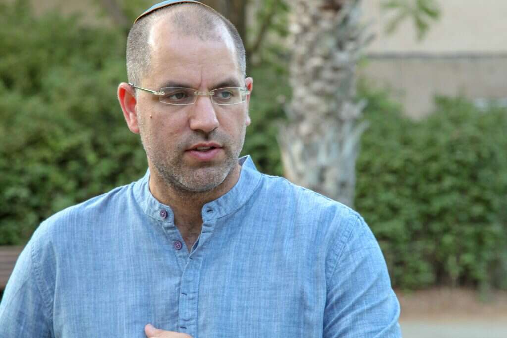 אליעזר אבנון. | חובב לנדאו