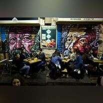 על רקע גרפיטי של הרב אברהם יהושע השל שיצר סולומון סוזה, שוק מחנה יהודה, 2016 . למצולמים אין קשר לנאמר בכתבה. | EPA