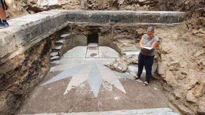 החפירה של בית הכנסת הגדול של וילנה בה נראה אזור ארון הקודש ושני גרמי המדרגות שנהרסו ע"י הנאצים והסובייטים. | יוחנן (ג'ון ) זליגמן, רשות העתיקות