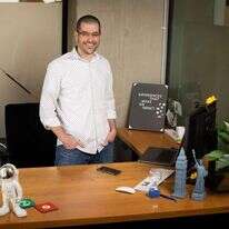 תום פחיס. | אריק סולטן