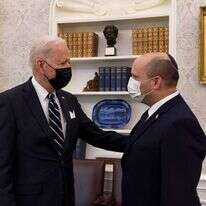 נפתלי בנט וג'ו ביידן בפגישתם בבית הלבן. | אביאוחיון, לע"מנפתלי בנט וג'ו ביידן בפגישתם בבית הלבן.