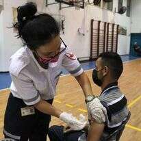 עמדת חיסונים לקורונה בחולון. | AFP