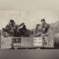 סיור בוואדי שקמה, 1966. קומנדקר עם שני מכשירים במרכז- מק. 19, בצד שמאל- מכשיר GRC. | רפי רוגל