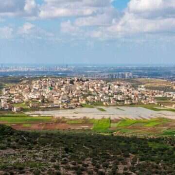 מבט אל עבר מישור החוף מ"המרפסת של המדינה" בפדואל. | נעם בריקנר