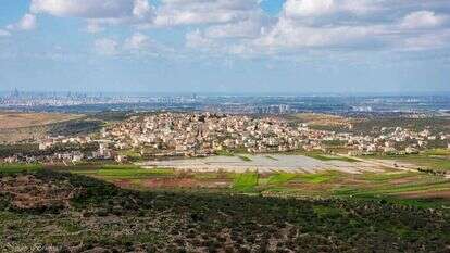 מבט אל עבר מישור החוף מ"המרפסת של המדינה" בפדואל. | נעם בריקנר